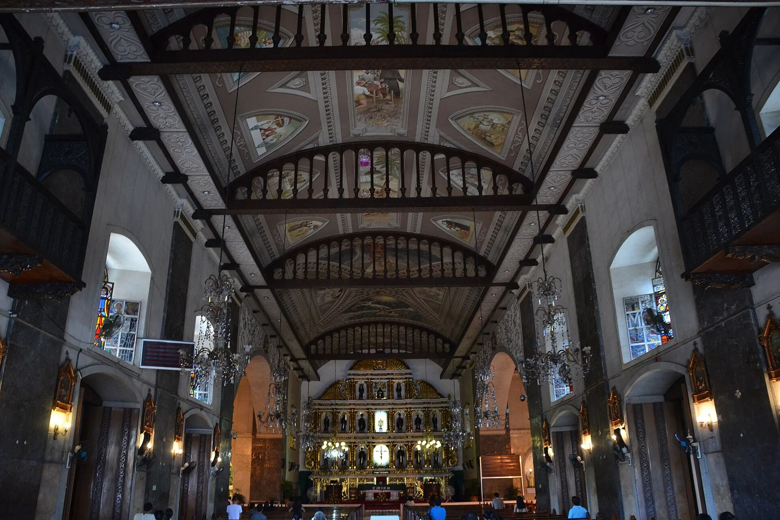 Innvendig i Basilica del Santo Niño
