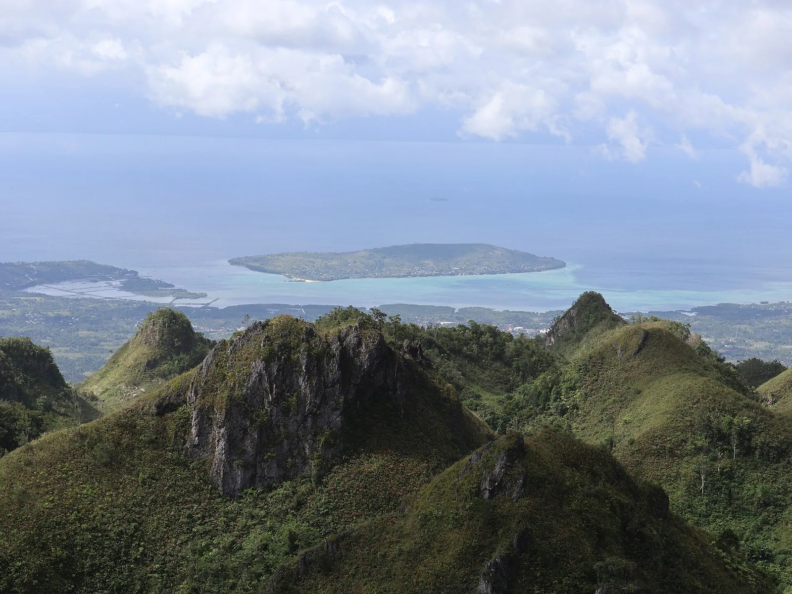 Utsikt fra Osmeña Peak mot vestkysten av Cebu