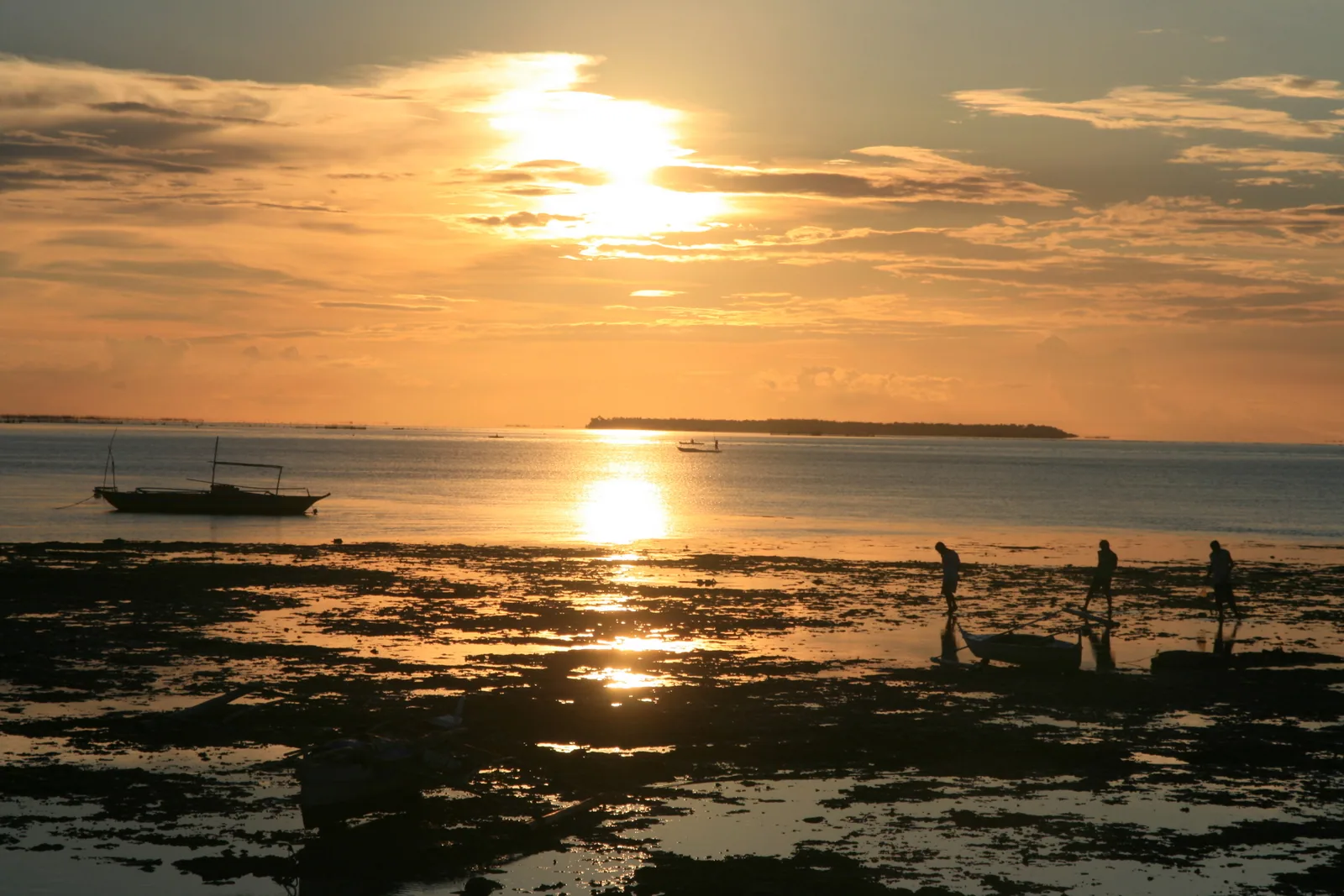 Solnedgang over Hilutungan-sundet