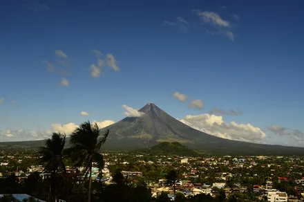 Mayon-vulkanen over landskapet på Luzon